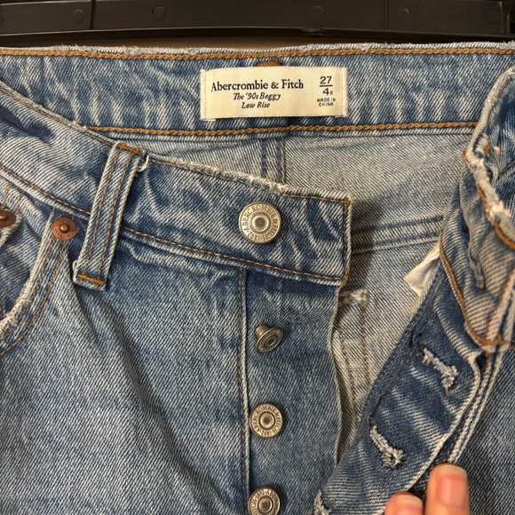 Abercrombie The 90s Baggy Low Rise Jean Size 27 - Picture 5 of 8